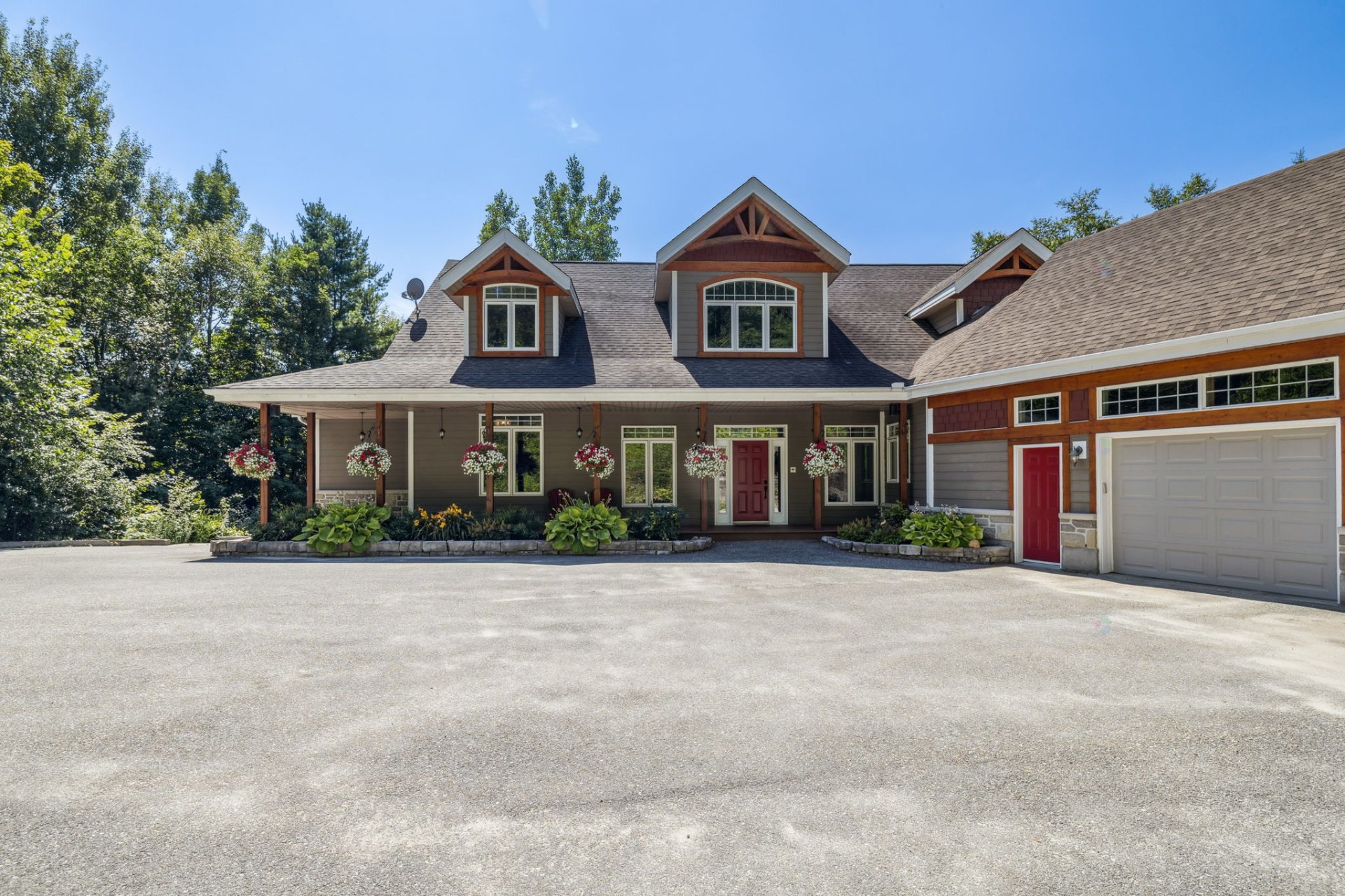 Chelsea, QC J9B 2M2, Canada, 5 Bedrooms Bedrooms, ,4 BathroomsBathrooms,Residential,Active,205494