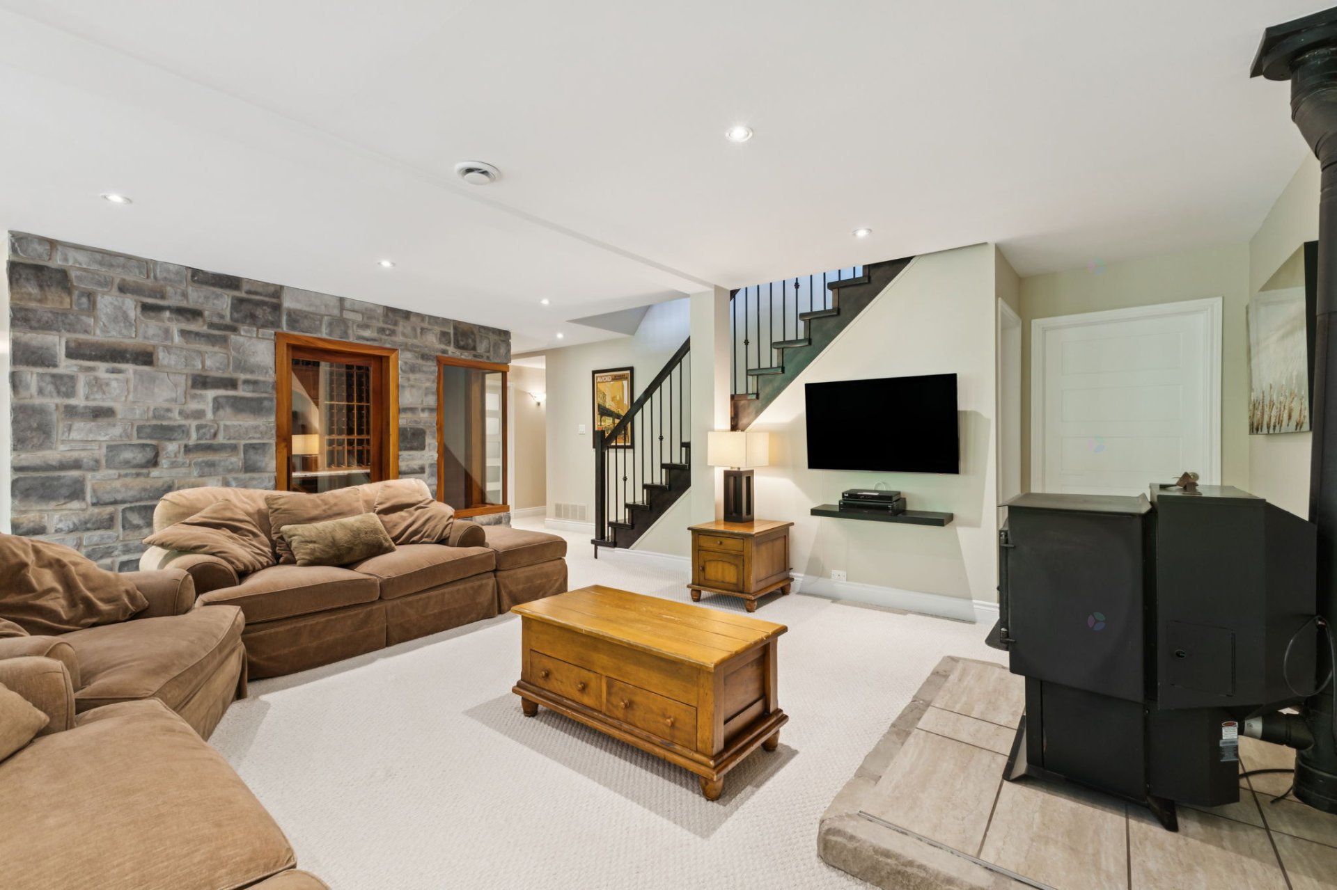 Chelsea, QC J9B 2M2, Canada, 5 Bedrooms Bedrooms, ,4 BathroomsBathrooms,Residential,Active,205494