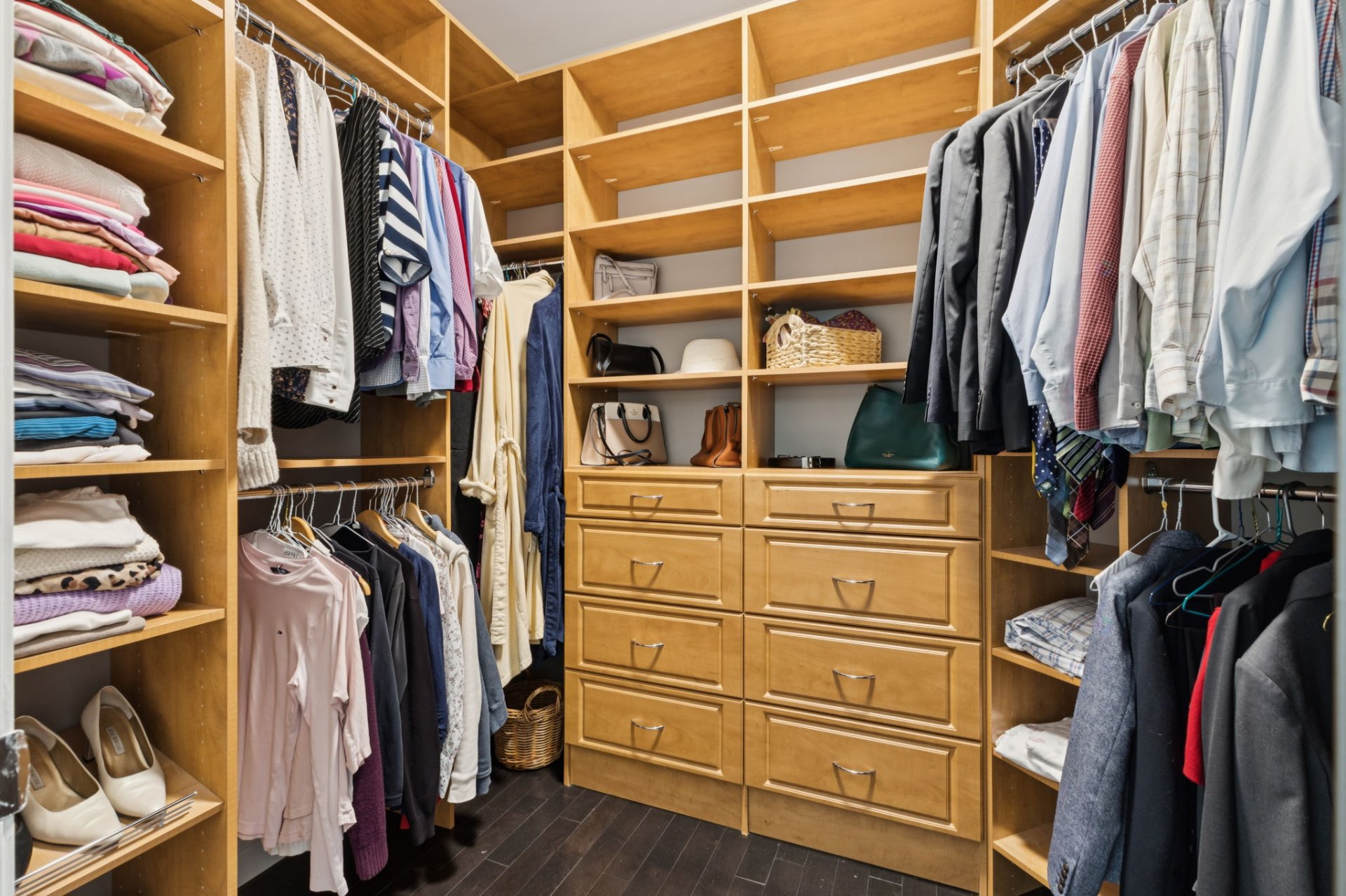 Chelsea, QC J9B 2M2, Canada, 5 Bedrooms Bedrooms, ,4 BathroomsBathrooms,Residential,Active,205494