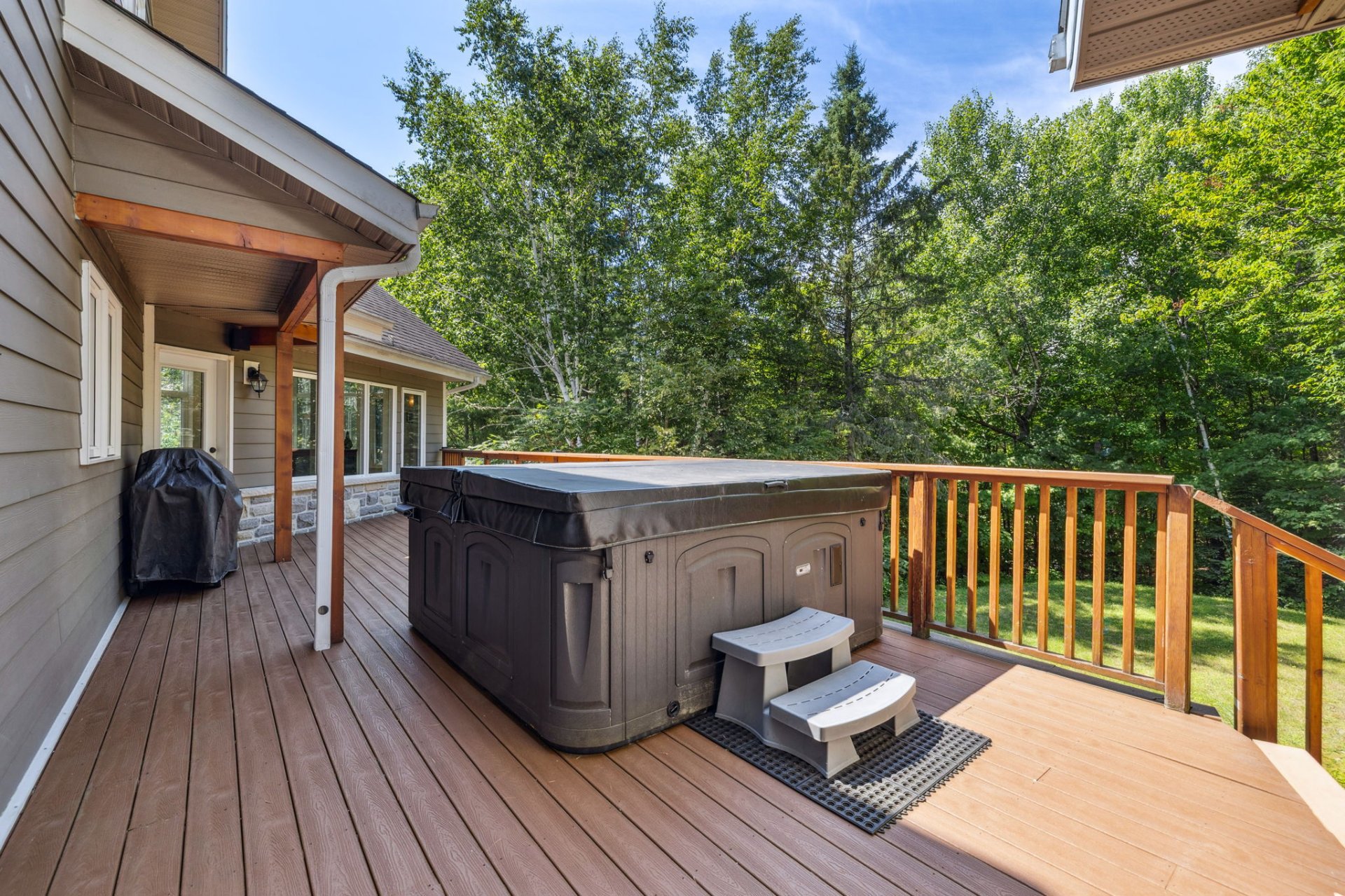 Chelsea, QC J9B 2M2, Canada, 5 Bedrooms Bedrooms, ,4 BathroomsBathrooms,Residential,Active,205494