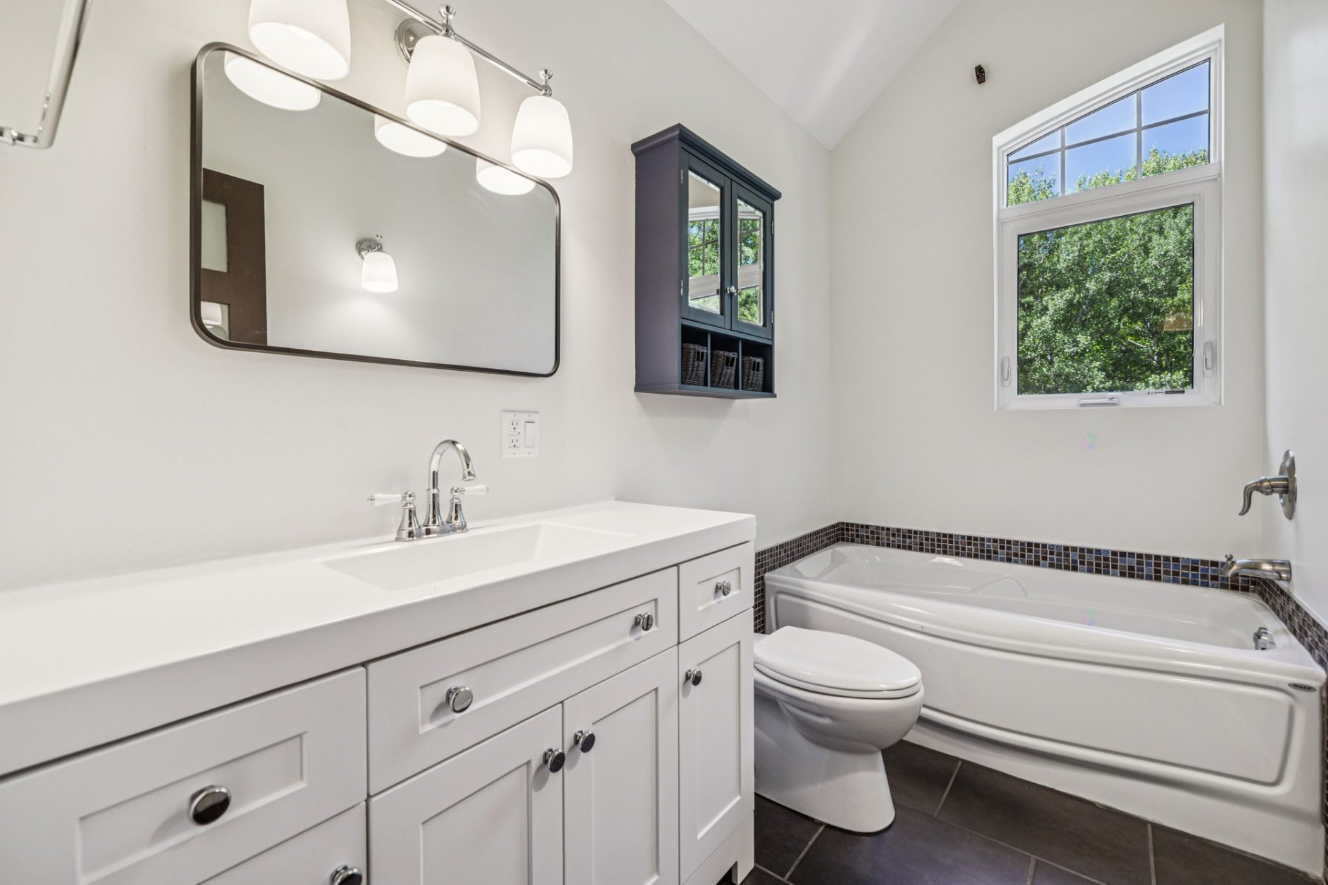 Chelsea, QC J9B 2M2, Canada, 5 Bedrooms Bedrooms, ,4 BathroomsBathrooms,Residential,Active,205494