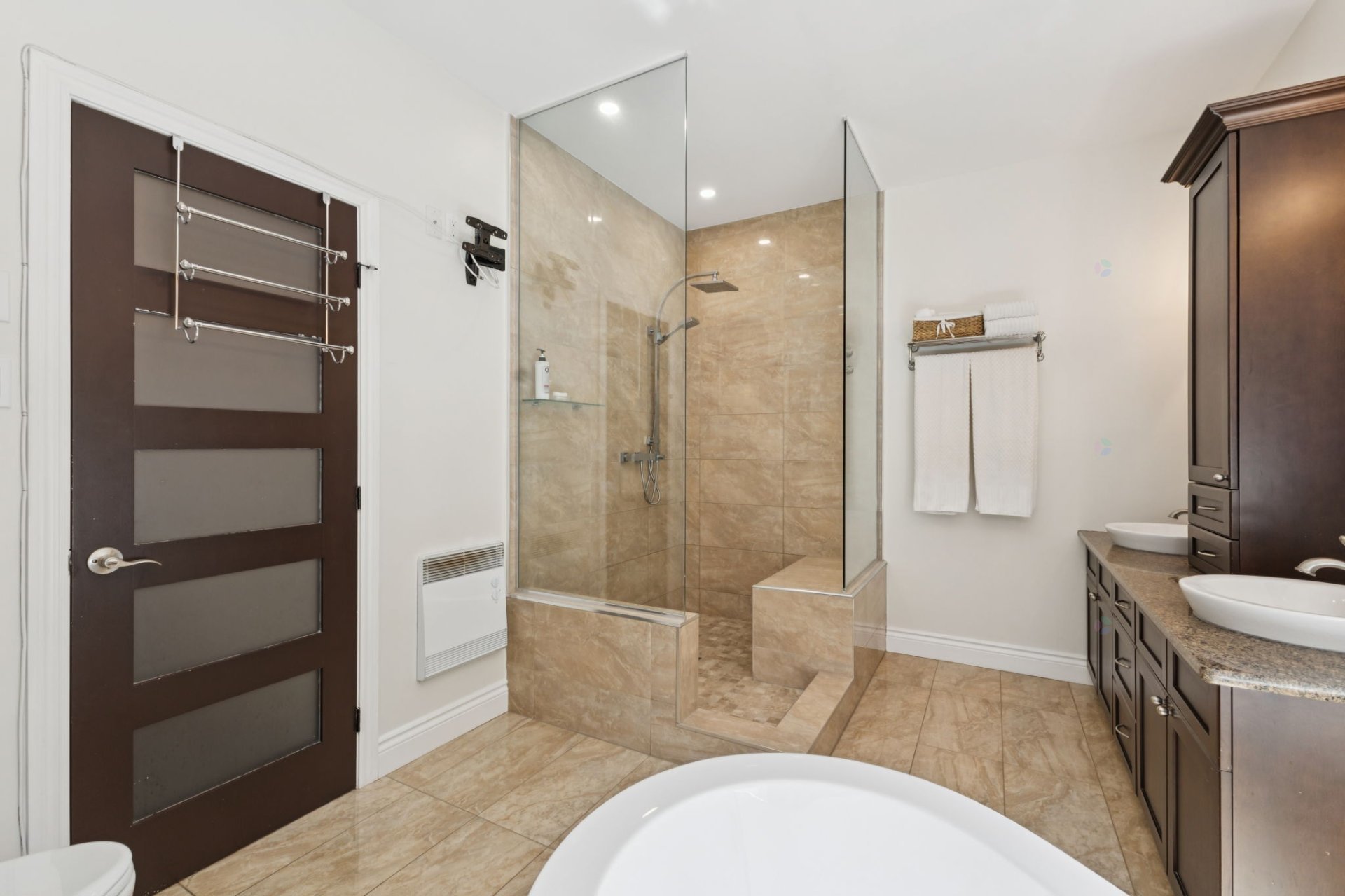 Chelsea, QC J9B 2M2, Canada, 5 Bedrooms Bedrooms, ,4 BathroomsBathrooms,Residential,Active,205494