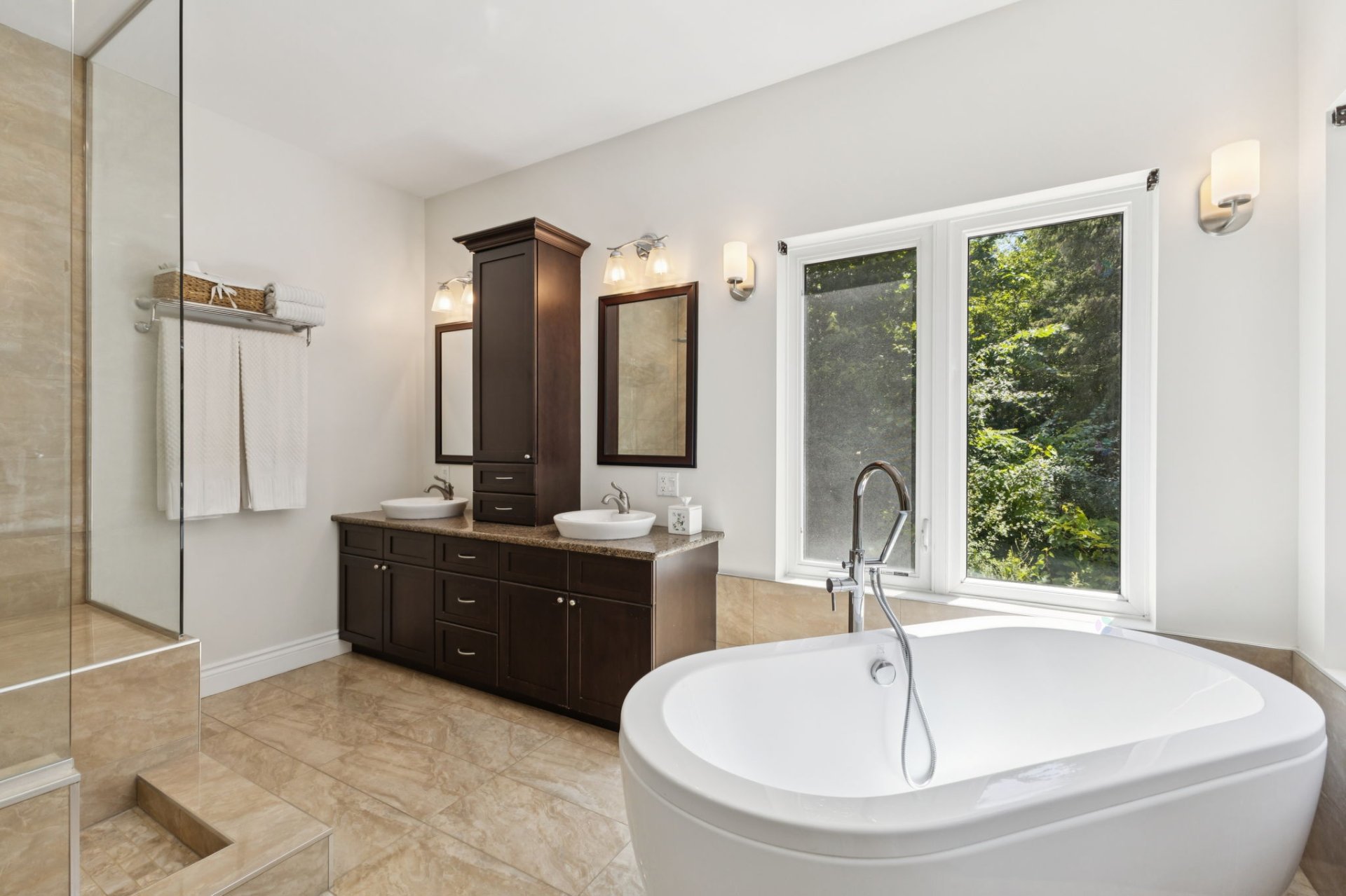 Chelsea, QC J9B 2M2, Canada, 5 Bedrooms Bedrooms, ,4 BathroomsBathrooms,Residential,Active,205494