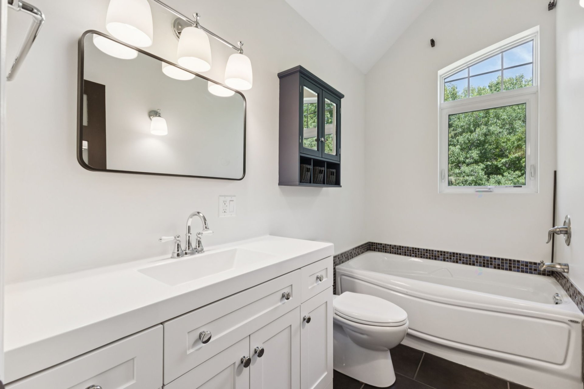 Chelsea, QC J9B 2M2, Canada, 5 Bedrooms Bedrooms, ,4 BathroomsBathrooms,Residential,Active,205494