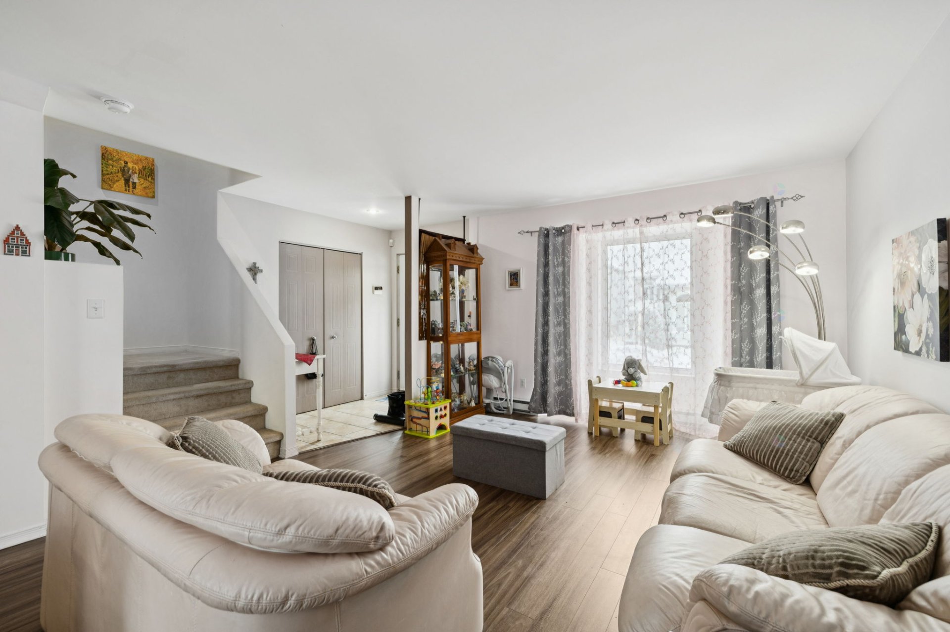 Laval (Sainte-Dorothée), QC H7Y 2C6, Canada, 3 Bedrooms Bedrooms, ,2 BathroomsBathrooms,Residential,Active,244933