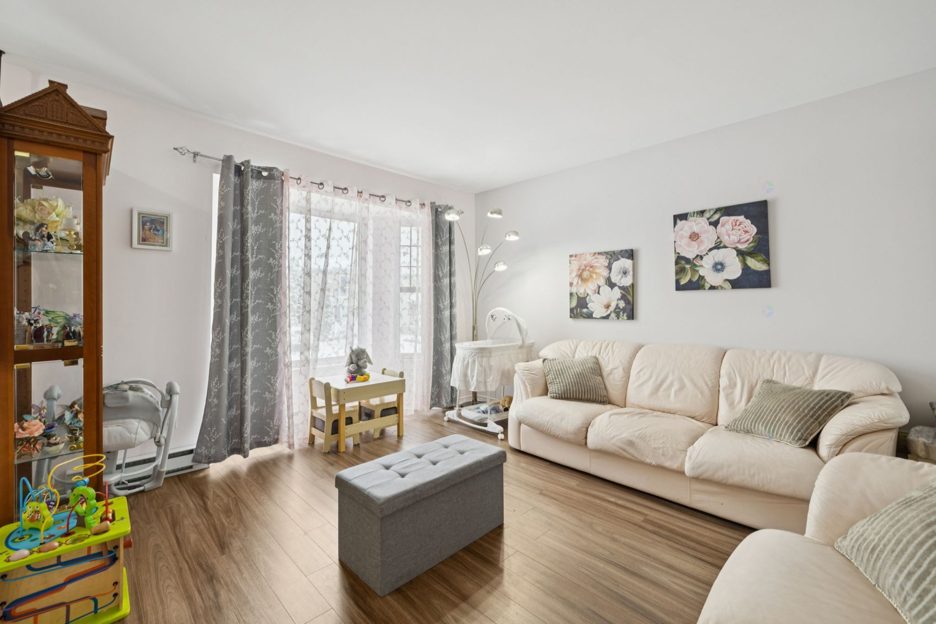 Laval (Sainte-Dorothée), QC H7Y 2C6, Canada, 3 Bedrooms Bedrooms, ,2 BathroomsBathrooms,Residential,Active,244933