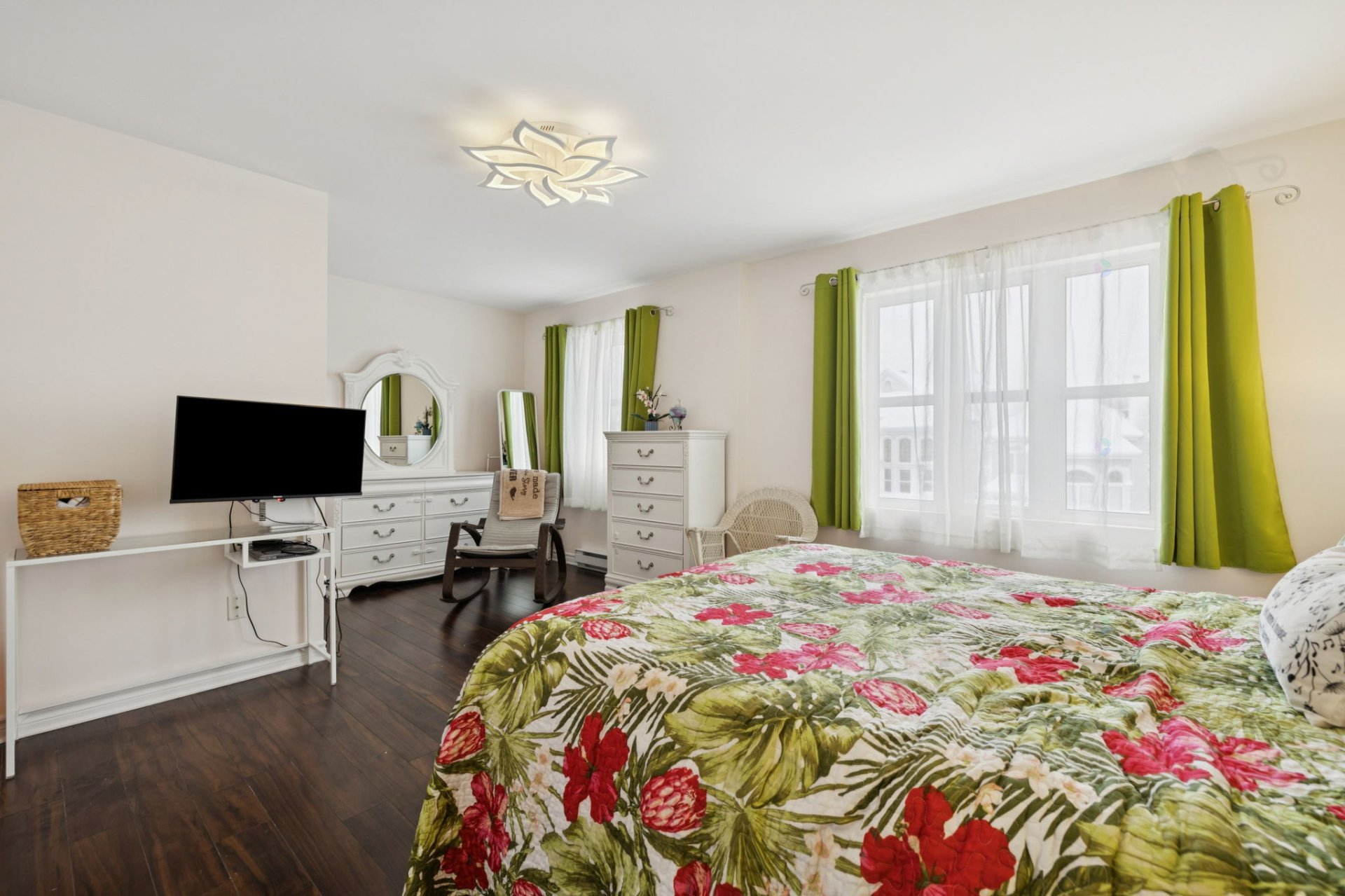 Laval (Sainte-Dorothée), QC H7Y 2C6, Canada, 3 Bedrooms Bedrooms, ,2 BathroomsBathrooms,Residential,Active,244933