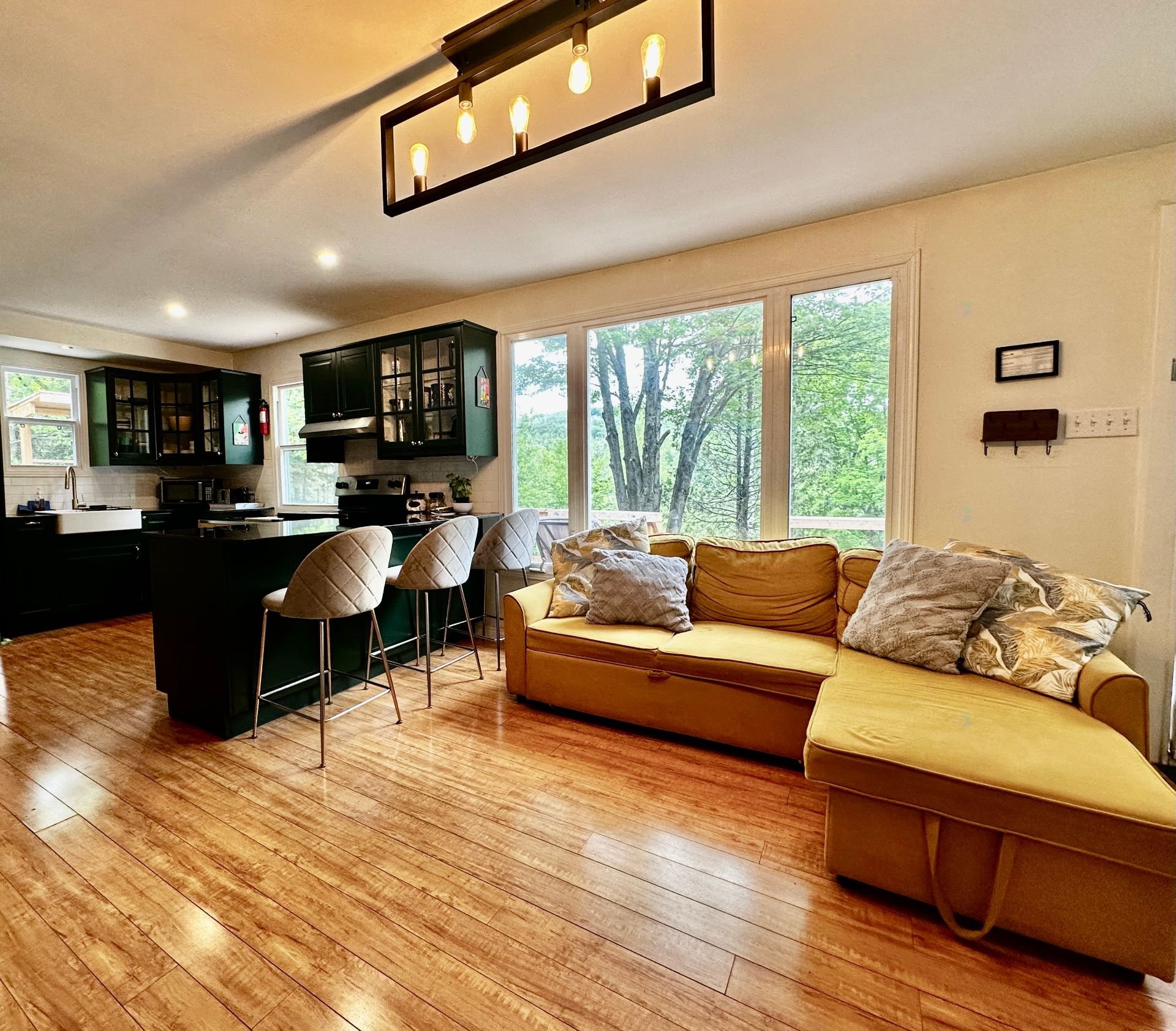 Prévost, QC J5L 2S2, Canada, 2 Bedrooms Bedrooms, ,1 BathroomBathrooms,Residential,Active,251388