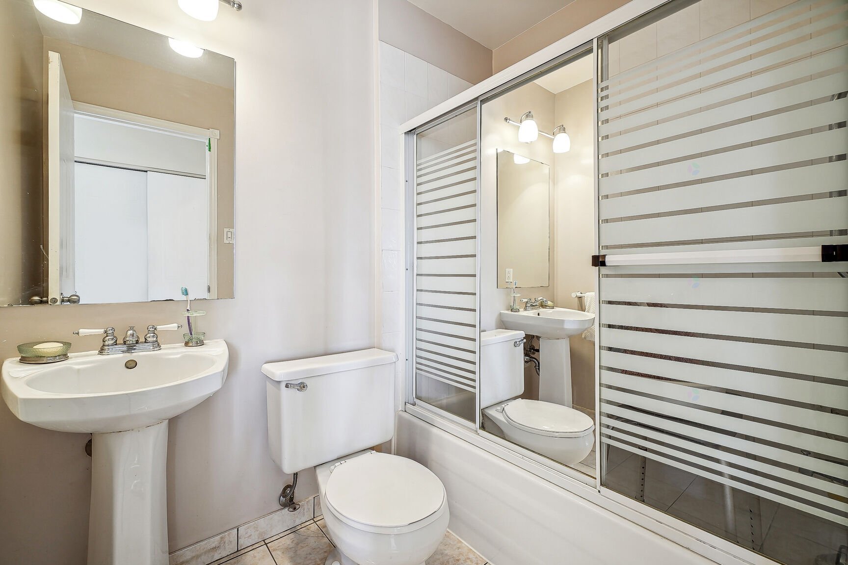 Montréal (Saint-Laurent), QC H4R 2S9, Canada, 2 Bedrooms Bedrooms, ,2 BathroomsBathrooms,Residential,Active,229266