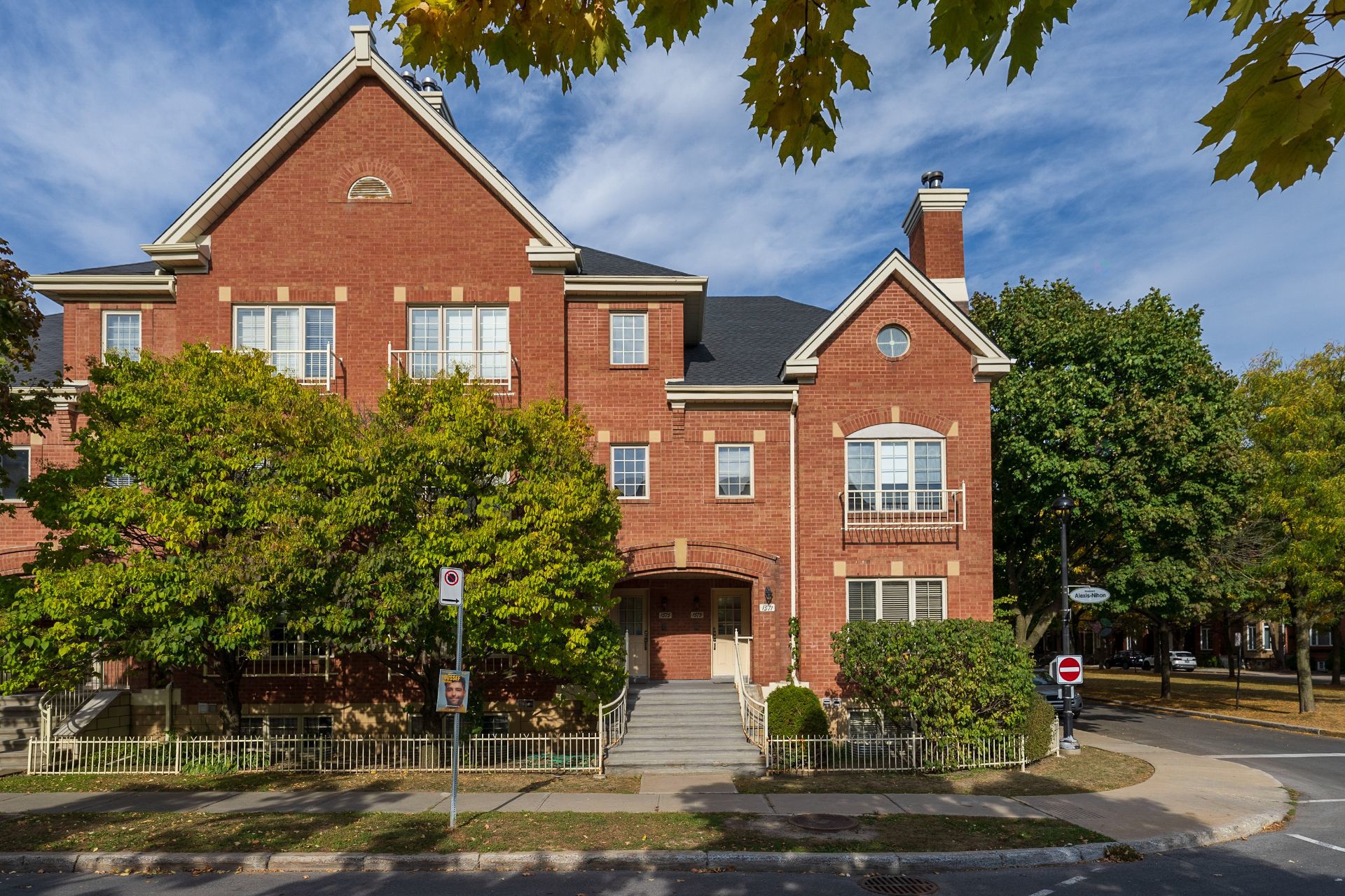 Montréal (Saint-Laurent), QC H4R 2S9, Canada, 2 Bedrooms Bedrooms, ,2 BathroomsBathrooms,Residential,Active,229266