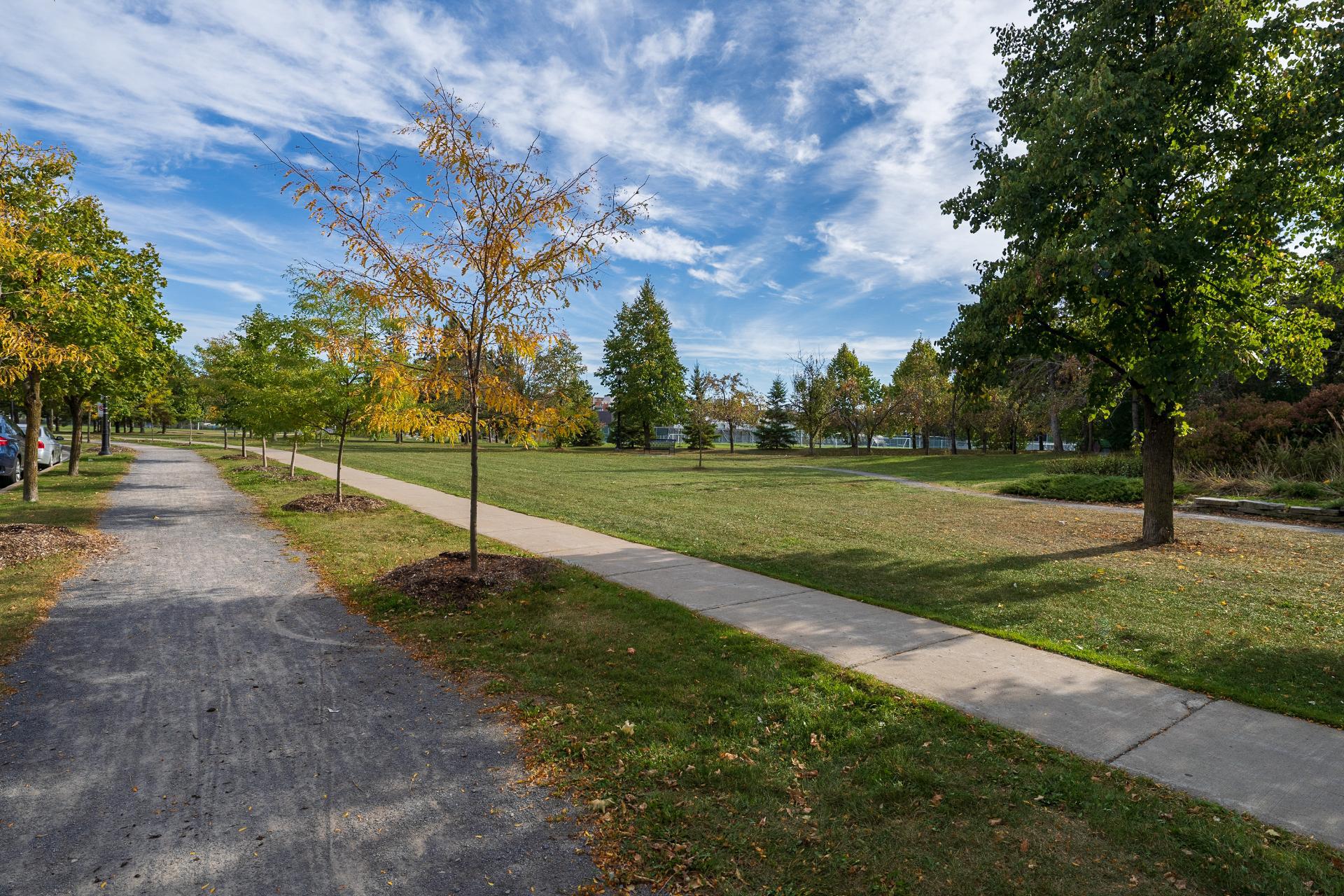 Montréal (Saint-Laurent), QC H4R 2S9, Canada, 2 Bedrooms Bedrooms, ,2 BathroomsBathrooms,Residential,Active,229266