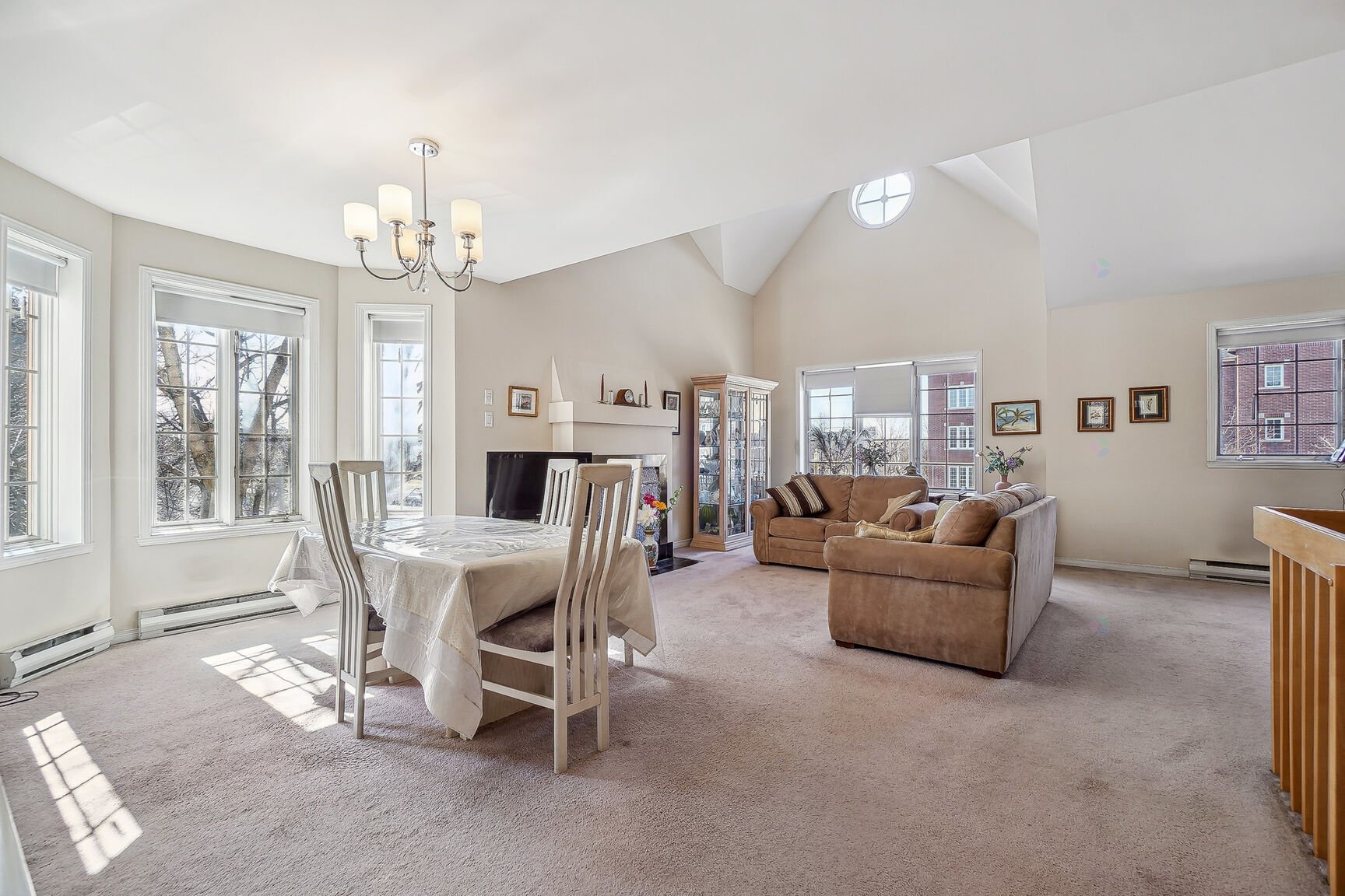 Montréal (Saint-Laurent), QC H4R 2S9, Canada, 2 Bedrooms Bedrooms, ,2 BathroomsBathrooms,Residential,Active,229266