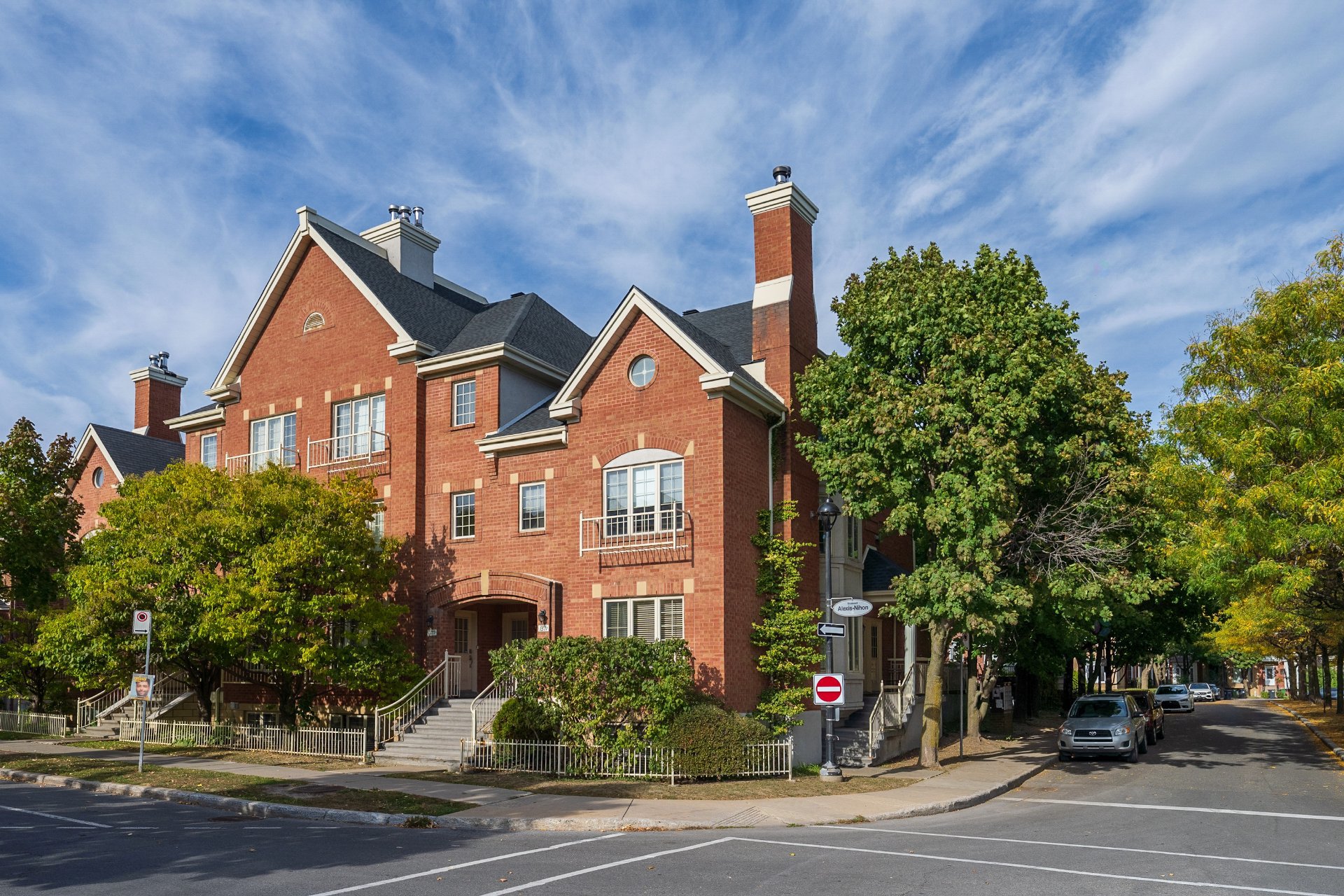 Montréal (Saint-Laurent), QC H4R 2S9, Canada, 2 Bedrooms Bedrooms, ,2 BathroomsBathrooms,Residential,Active,229266