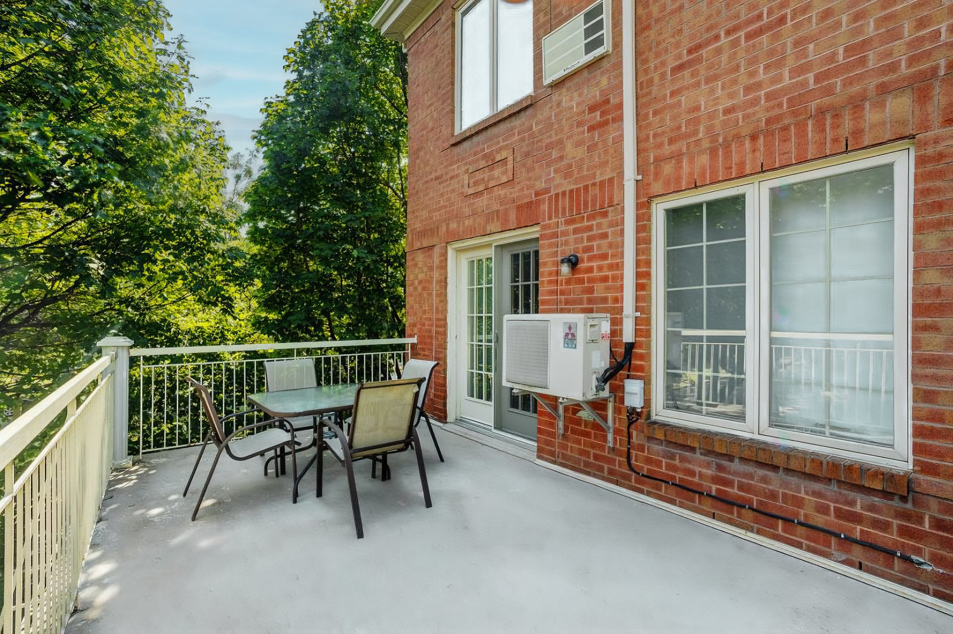 Montréal (Saint-Laurent), QC H4R 2S9, Canada, 2 Bedrooms Bedrooms, ,2 BathroomsBathrooms,Residential,Active,229266