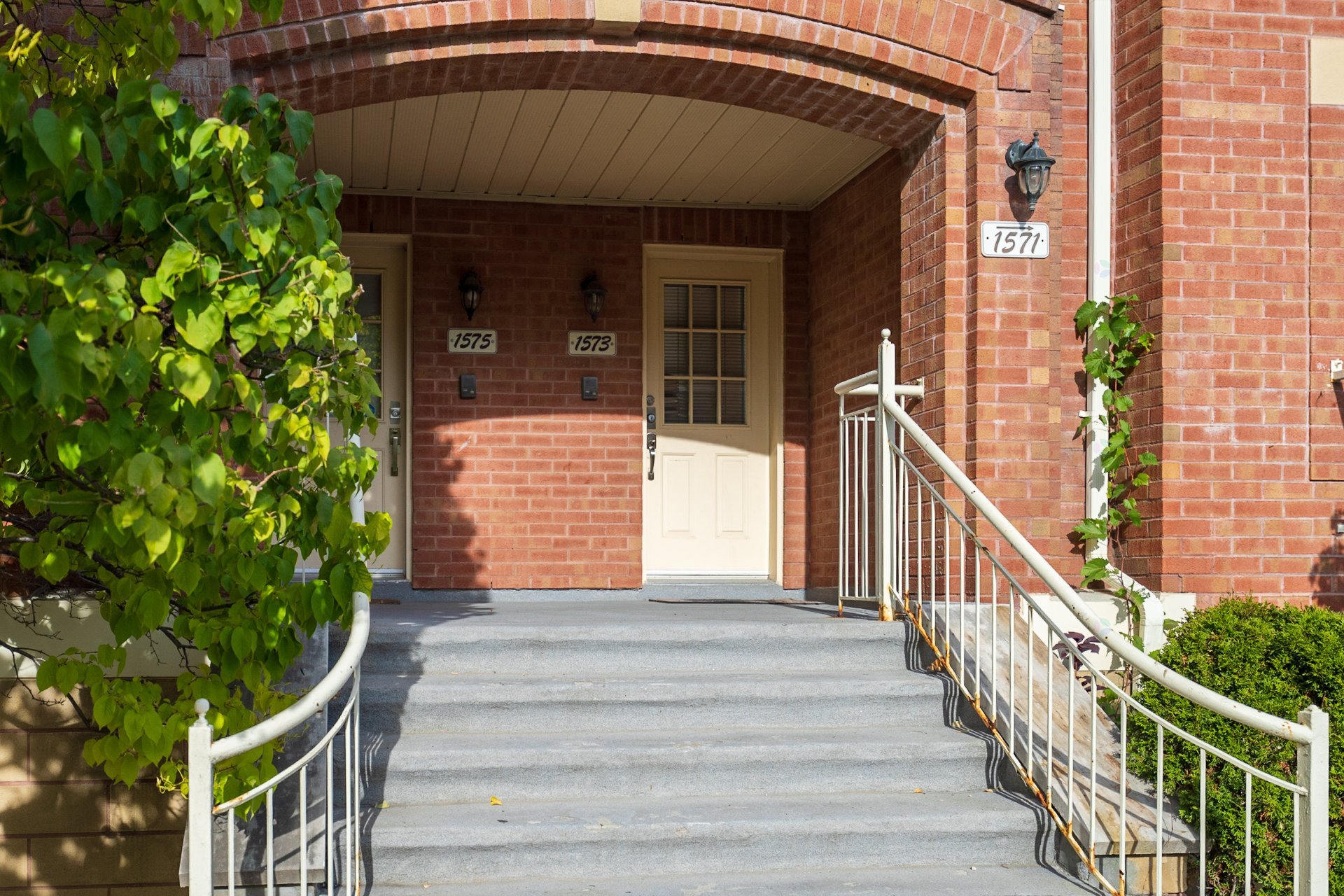 Montréal (Saint-Laurent), QC H4R 2S9, Canada, 2 Bedrooms Bedrooms, ,2 BathroomsBathrooms,Residential,Active,229266