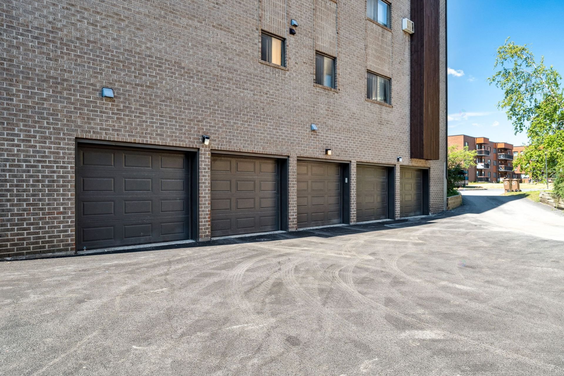 Saint-Lambert, QC J4S 1Y6, Canada, 2 Bedrooms Bedrooms, ,1 BathroomBathrooms,Residential,Active,239695