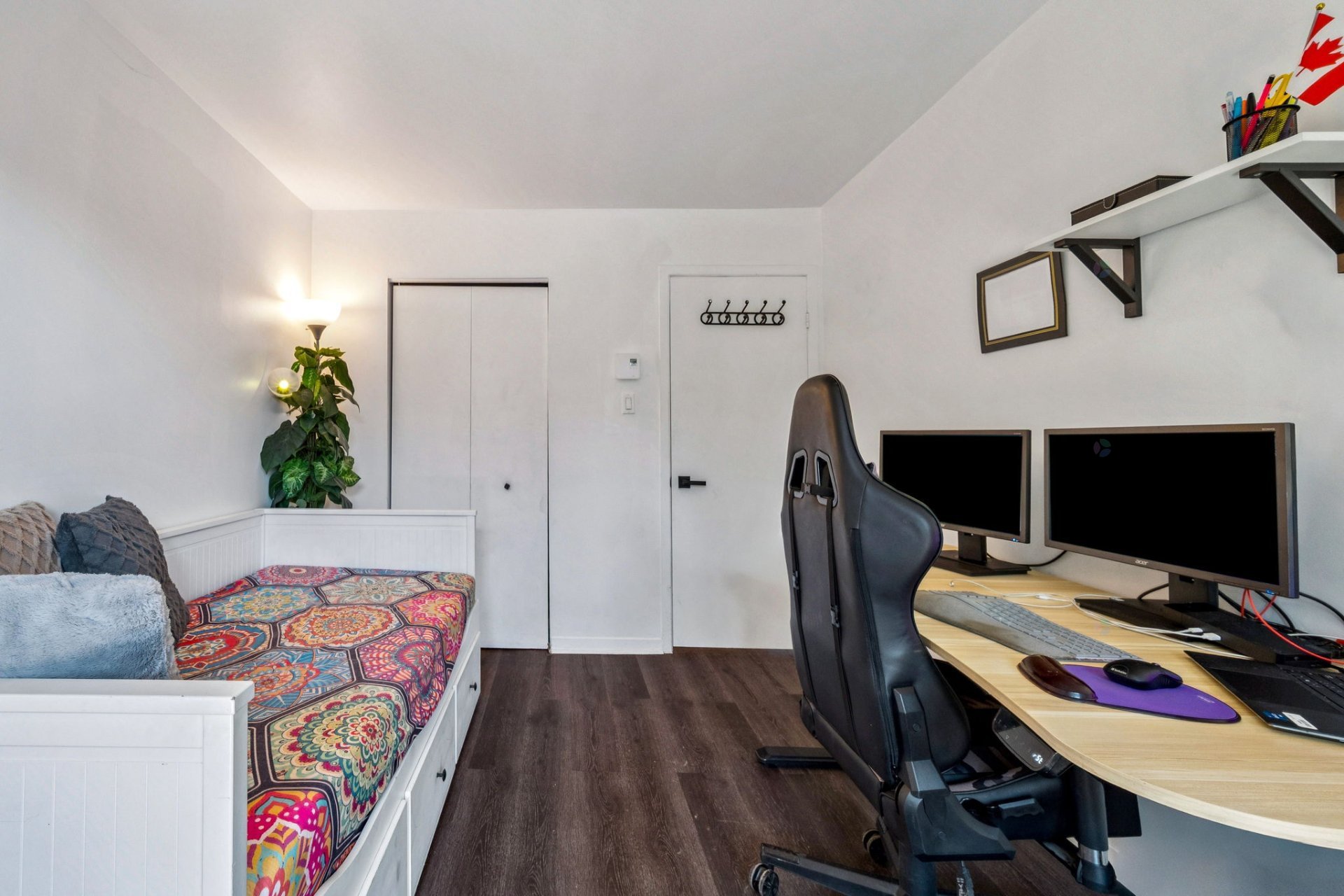 Saint-Lambert, QC J4S 1Y6, Canada, 2 Bedrooms Bedrooms, ,1 BathroomBathrooms,Residential,Active,239695