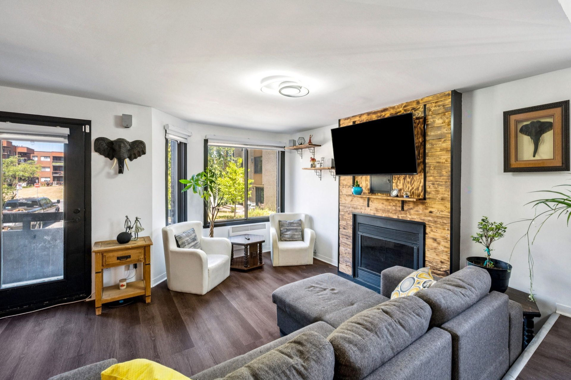 Saint-Lambert, QC J4S 1Y6, Canada, 2 Bedrooms Bedrooms, ,1 BathroomBathrooms,Residential,Active,239695