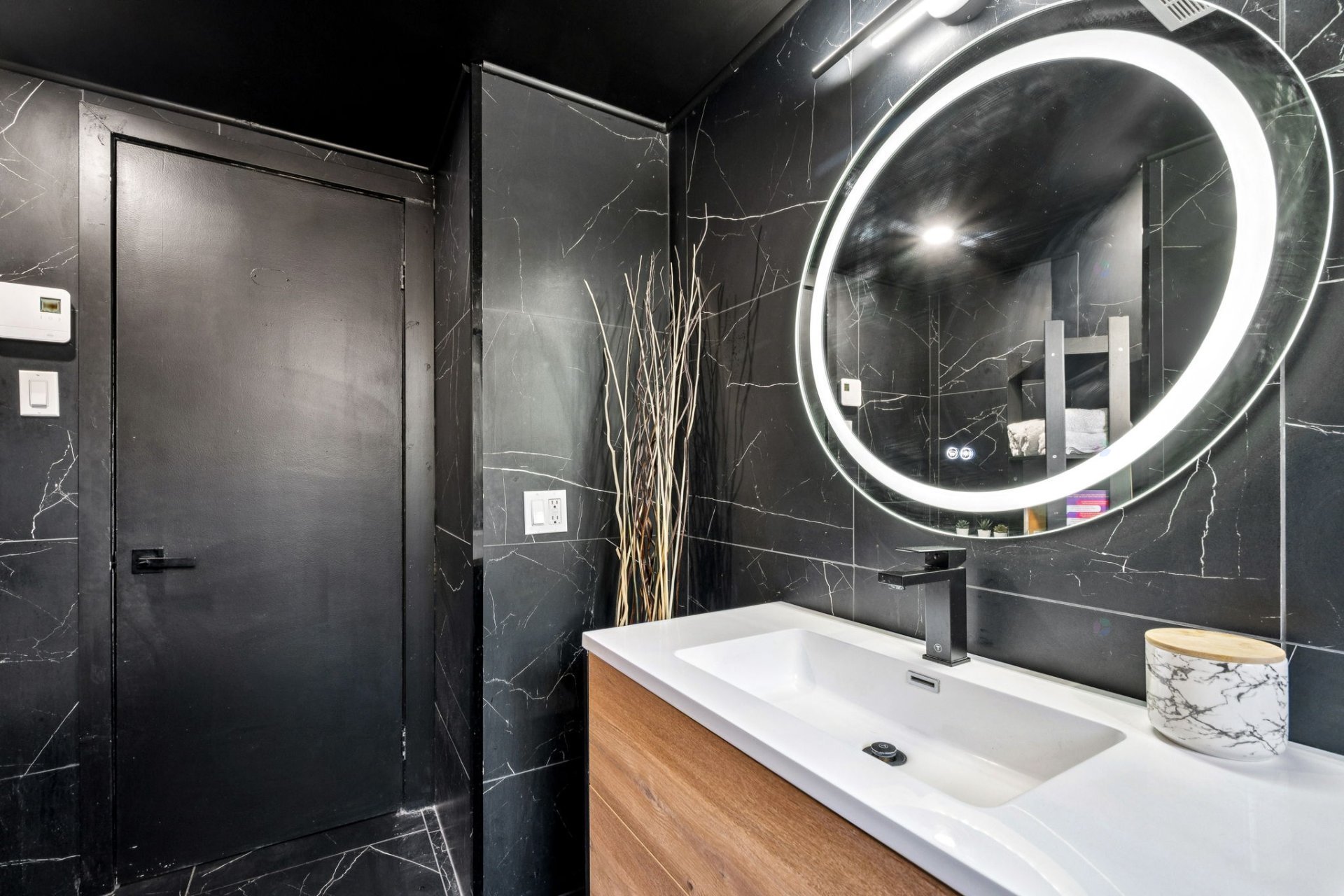 Saint-Lambert, QC J4S 1Y6, Canada, 2 Bedrooms Bedrooms, ,1 BathroomBathrooms,Residential,Active,239695