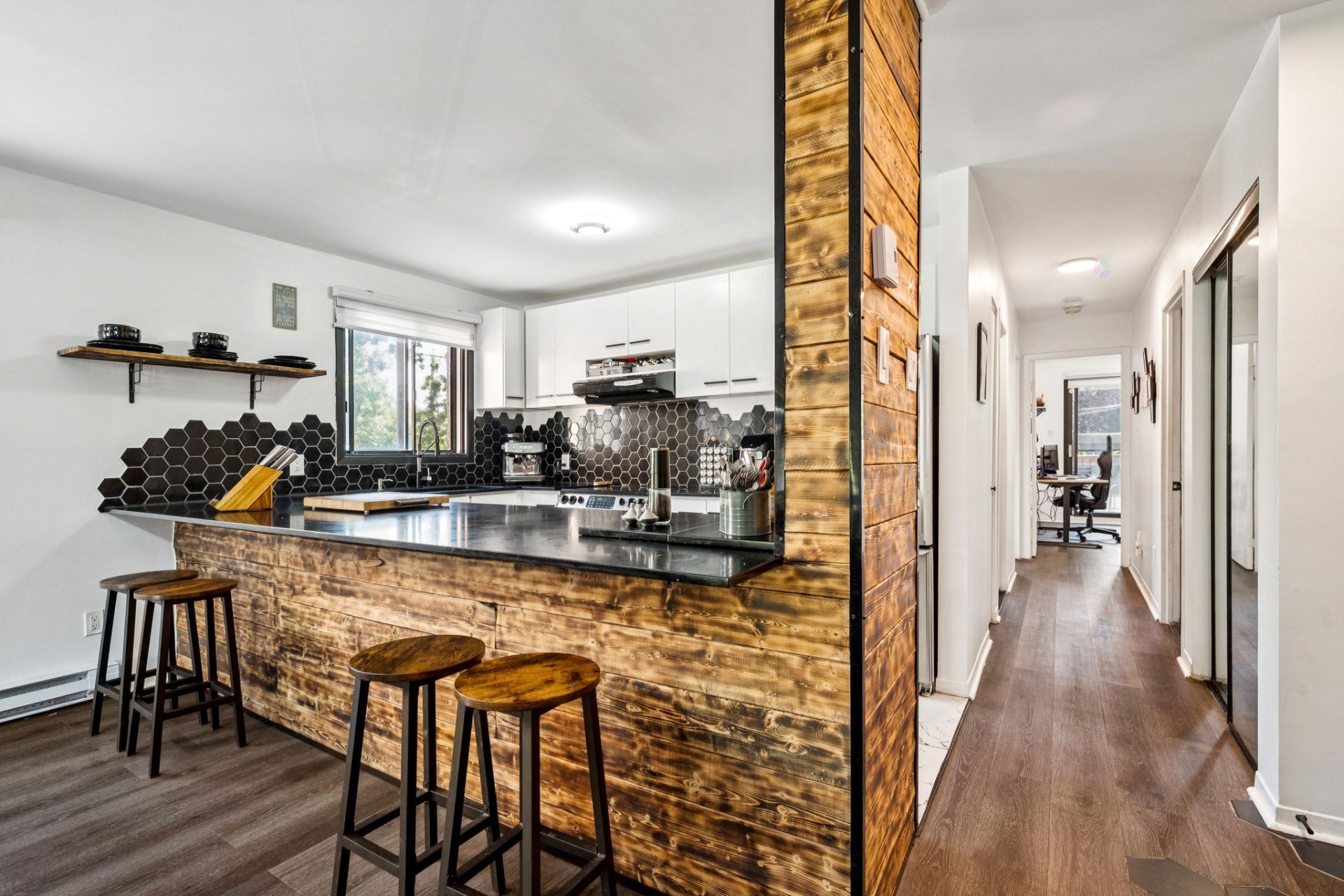 Saint-Lambert, QC J4S 1Y6, Canada, 2 Bedrooms Bedrooms, ,1 BathroomBathrooms,Residential,Active,239695