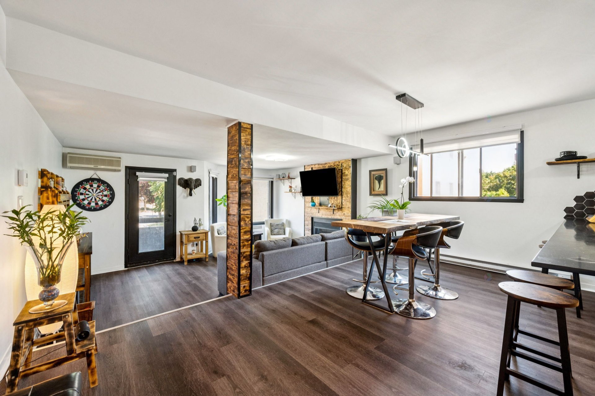 Saint-Lambert, QC J4S 1Y6, Canada, 2 Bedrooms Bedrooms, ,1 BathroomBathrooms,Residential,Active,239695