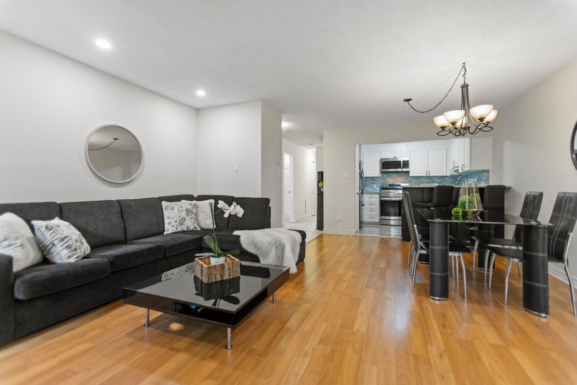 Montréal (Le Sud-Ouest), QC H3J 2S2, Canada, 2 Bedrooms Bedrooms, ,1 BathroomBathrooms,Residential,Active,209837