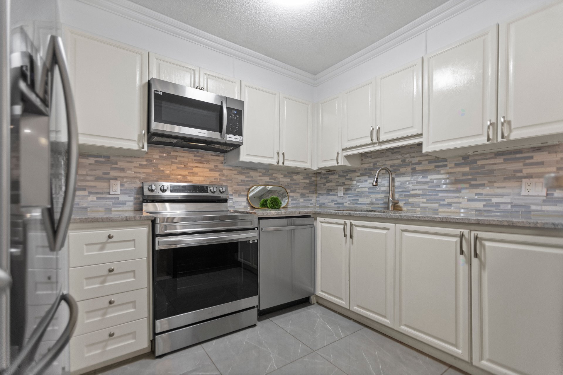 Montréal (Le Sud-Ouest), QC H3J 2S2, Canada, 2 Bedrooms Bedrooms, ,1 BathroomBathrooms,Residential,Active,209837