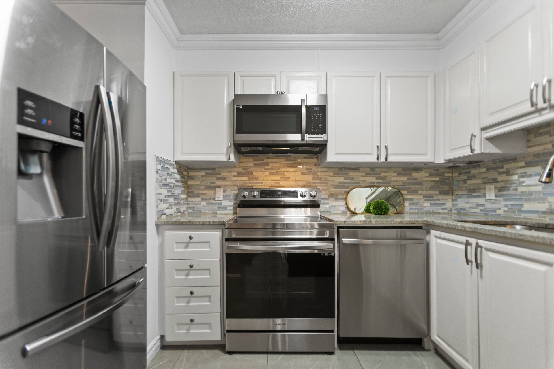 Montréal (Le Sud-Ouest), QC H3J 2S2, Canada, 2 Bedrooms Bedrooms, ,1 BathroomBathrooms,Residential,Active,209837