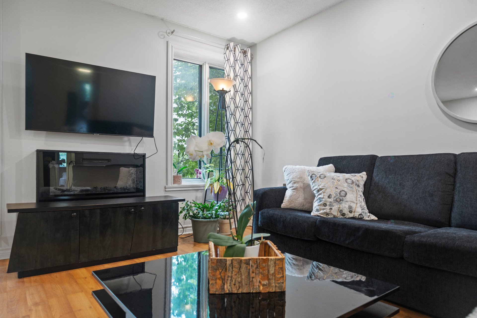 Montréal (Le Sud-Ouest), QC H3J 2S2, Canada, 2 Bedrooms Bedrooms, ,1 BathroomBathrooms,Residential,Active,209837