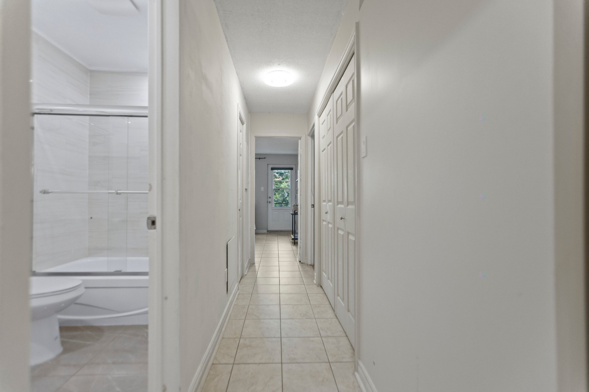 Montréal (Le Sud-Ouest), QC H3J 2S2, Canada, 2 Bedrooms Bedrooms, ,1 BathroomBathrooms,Residential,Active,209837