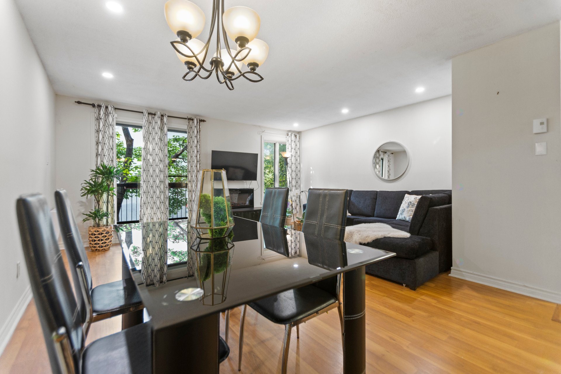 Montréal (Le Sud-Ouest), QC H3J 2S2, Canada, 2 Bedrooms Bedrooms, ,1 BathroomBathrooms,Residential,Active,209837