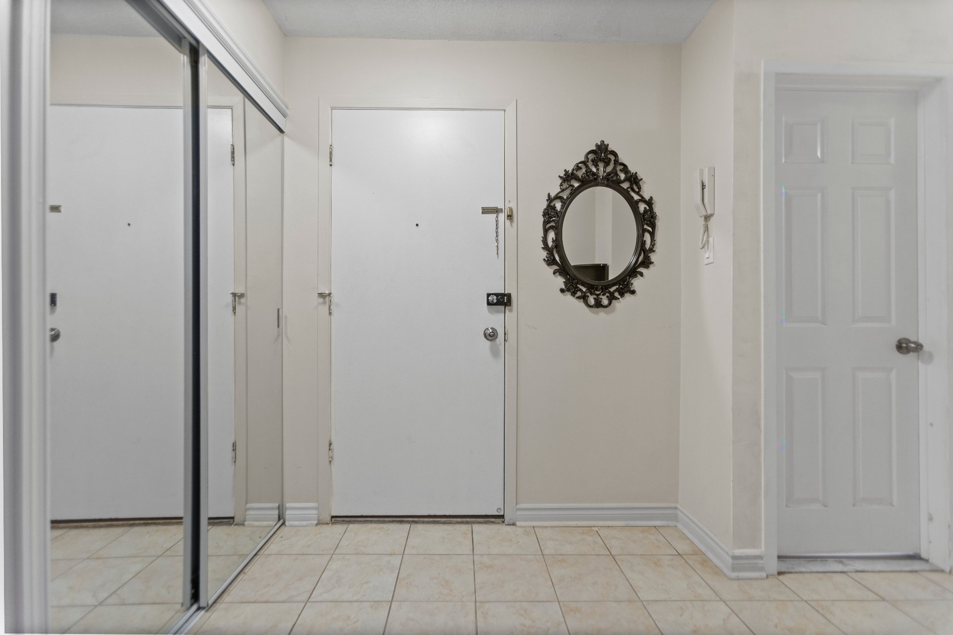 Montréal (Le Sud-Ouest), QC H3J 2S2, Canada, 2 Bedrooms Bedrooms, ,1 BathroomBathrooms,Residential,Active,209837