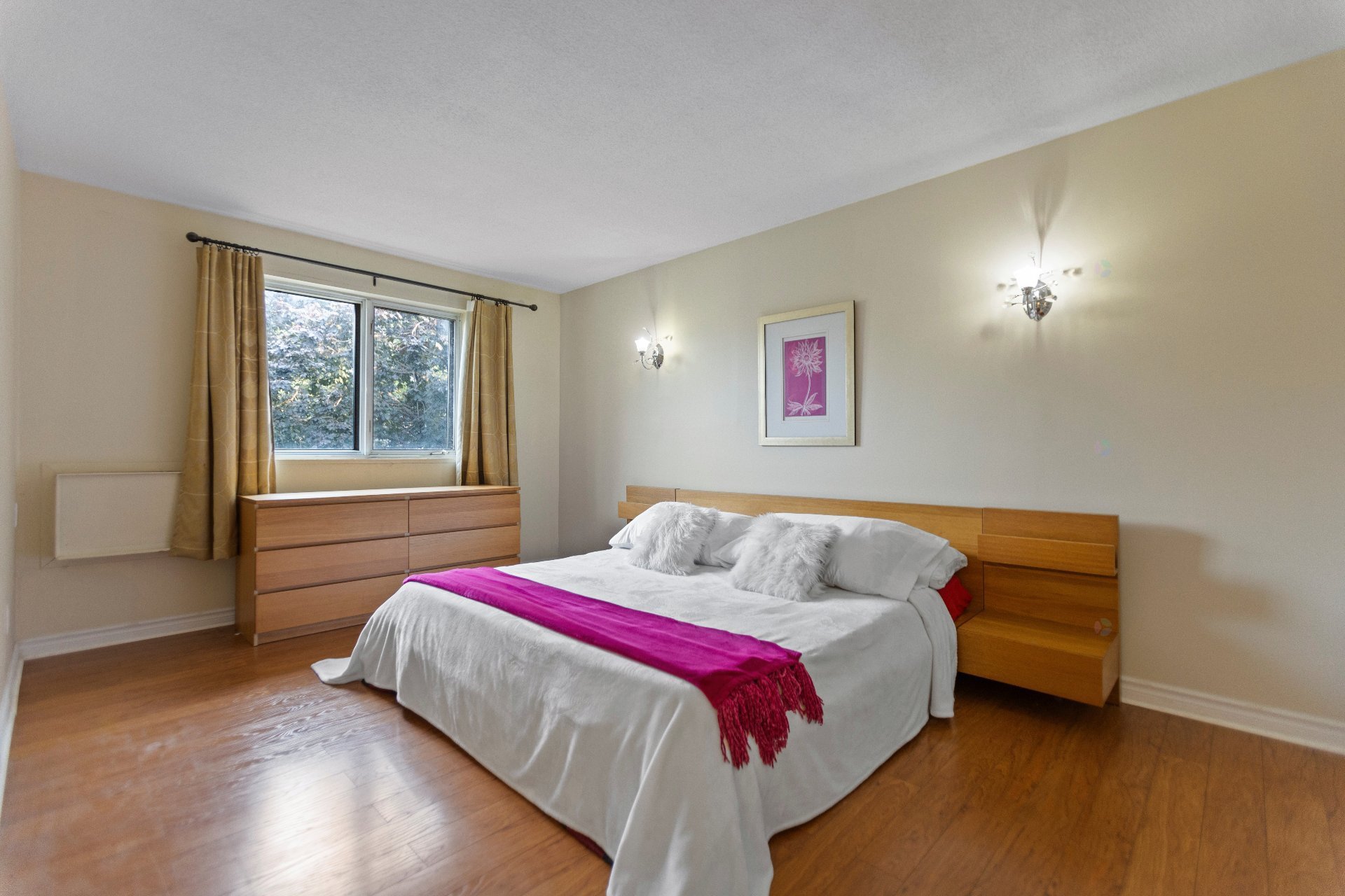 Montréal (Le Sud-Ouest), QC H3J 2S2, Canada, 2 Bedrooms Bedrooms, ,1 BathroomBathrooms,Residential,Active,209837