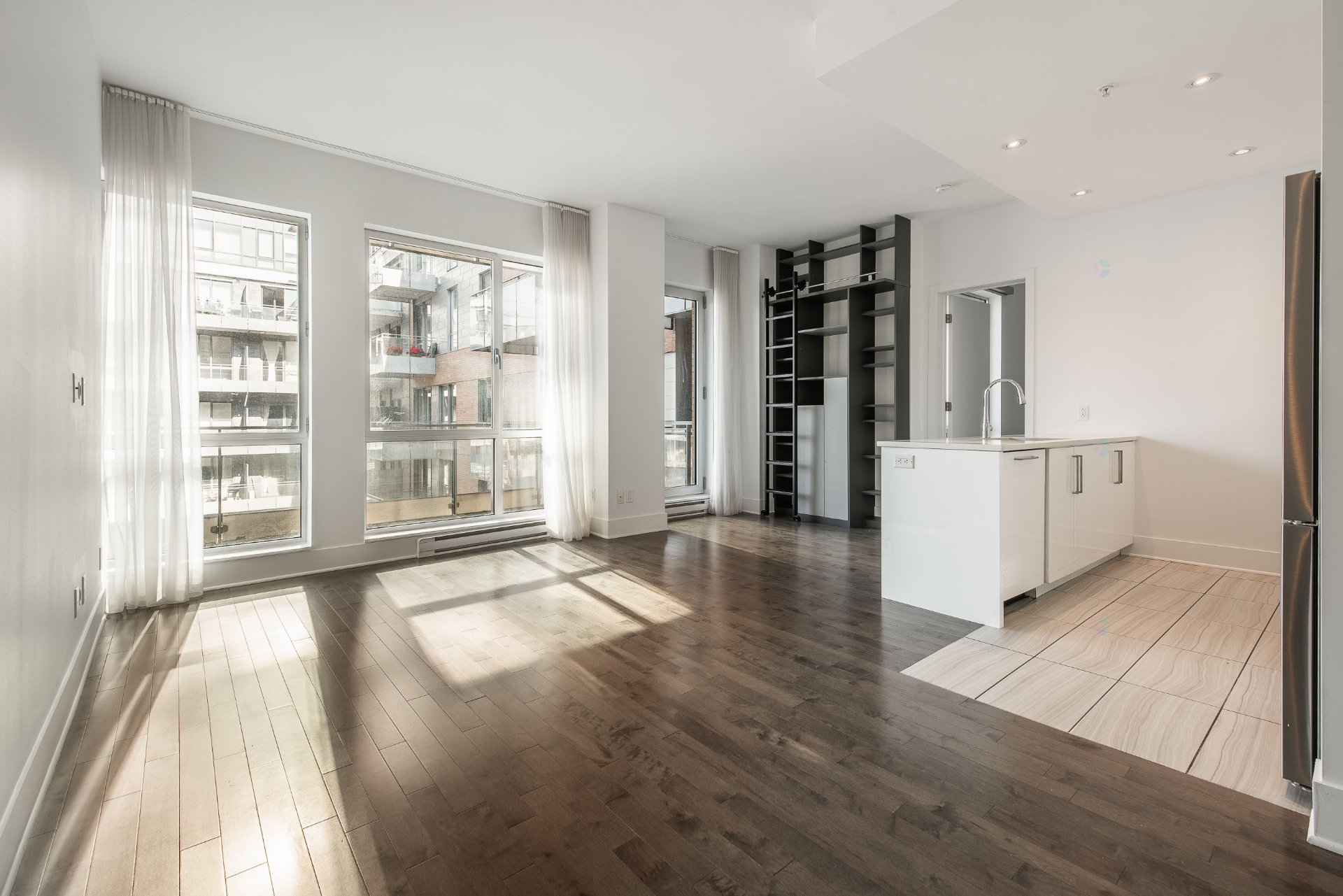 901 Rue de la Commune E. 704, Montréal (Ville-Marie), QC, H2L 0E2, CA |  Condominium For Sale