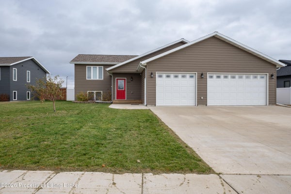 2224 WAHL ST, DICKINSON, ND 58601 - Image 4e5c2c40f3eeb628d453dd00e0d56528/720404989