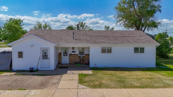 103 3RD ST SW, DICKINSON, ND 58601 - Image 806af42437d1572d2fbf3d7947dc4cdd/2321069432