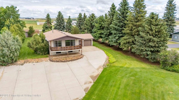 3030 LAKEVIEW DR, DICKINSON, ND 58601 - Image 941d79c64a9cd3aa99bd78cf79fdd382/259893627
