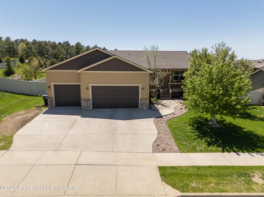 1137 WAHL ST, DICKINSON, ND 58601 - Image 9fc17ceb52bb8b48b8ea696042ec617f/4059077953