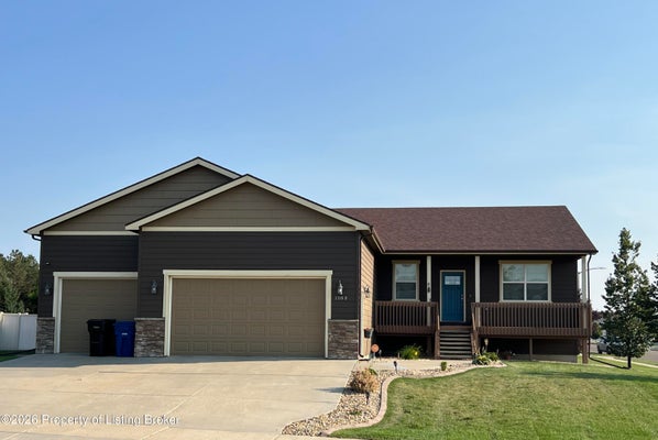 1189 WAHL ST, DICKINSON, ND 58601 - Image bd8fe6a0bce7cc9b43ffed3a0bd69eef/1139725196