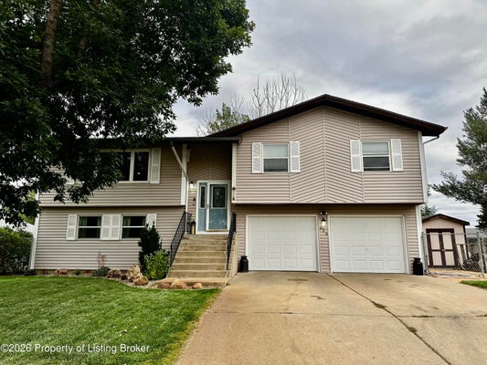 659 5TH AVE SW, DICKINSON, ND 58601 - Image d3d736c9bd6b9970a81a75b081df091e/3913490149