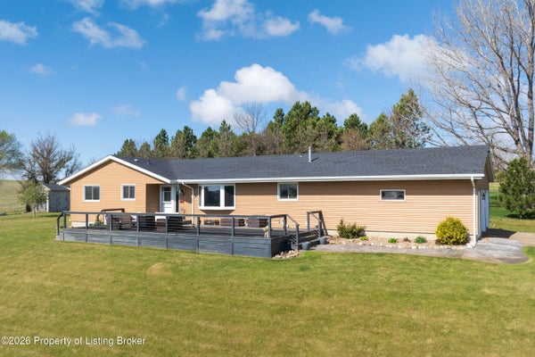10336 36TH ST SW, DICKINSON, ND 58601 - Image d7073ed0794624e37cd6fcd18662645f/2466477167