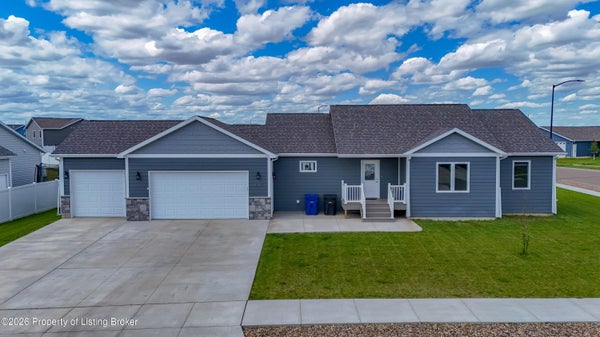 2066 WAHL ST, DICKINSON, ND 58601 - Image e307382d68f4e156ceceb5e4e24f4790/742595183
