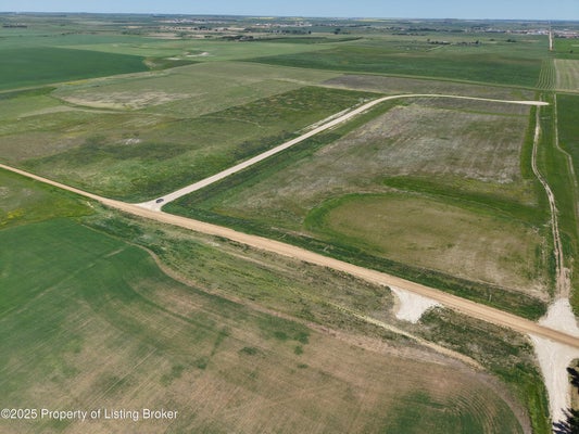 31ST ST SW, DICKINSON, ND 58601 - Image ebdafc2571de83ae70e698ea00574197/3148424159