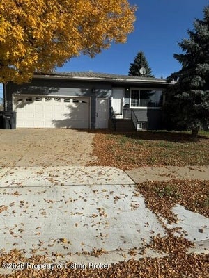 319 1ST ST SE, DICKINSON, ND 58601 - Image ee0387d1a58d694c8b5bb2d54e76dc56/2157024012