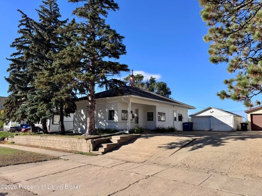 25 7TH ST E, DICKINSON, ND 58601 - Image fcbb004aee16ee3d1bc1bb42f97224cb/2669972415