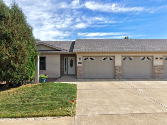 1621 14TH ST W, DICKINSON, ND 58601 - Image ffec0569396830dc21dc5cc7fa9d8a8c/2902415216