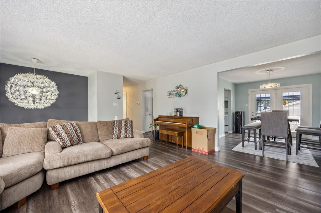 526 BIRCHBANK Avenue