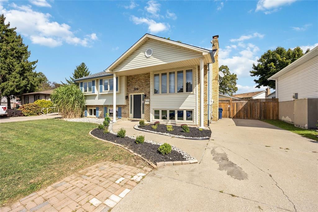 526 BIRCHBANK Avenue