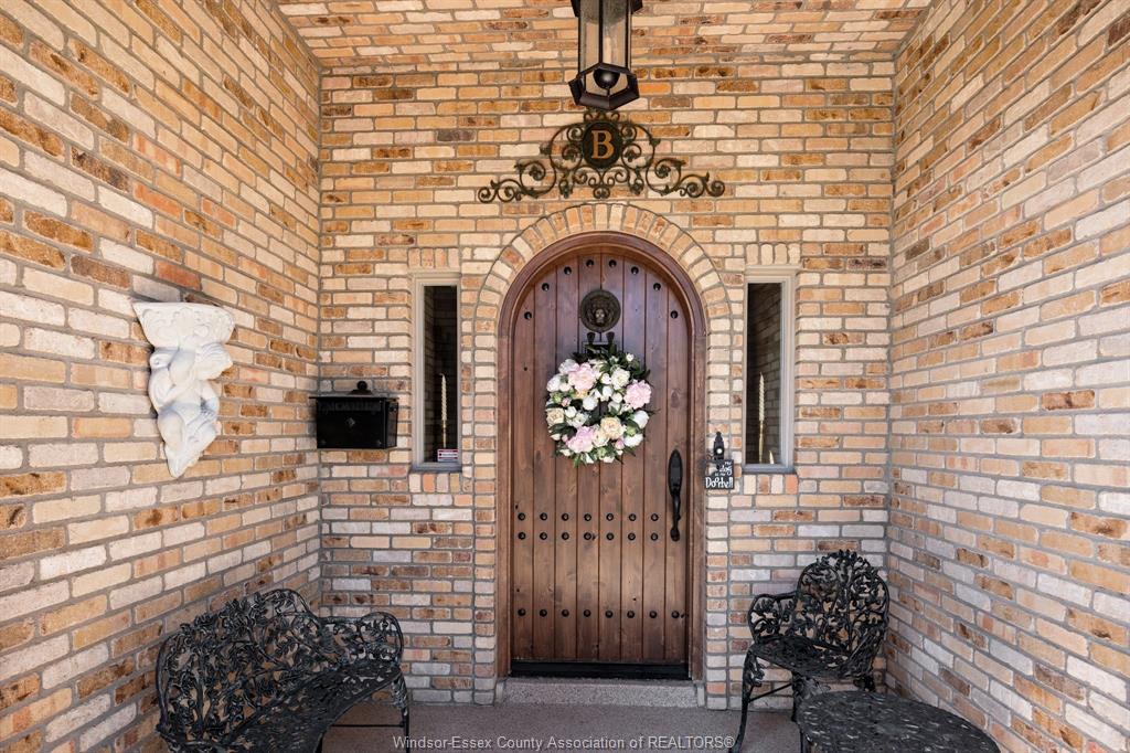 385 BEL AIR Circle