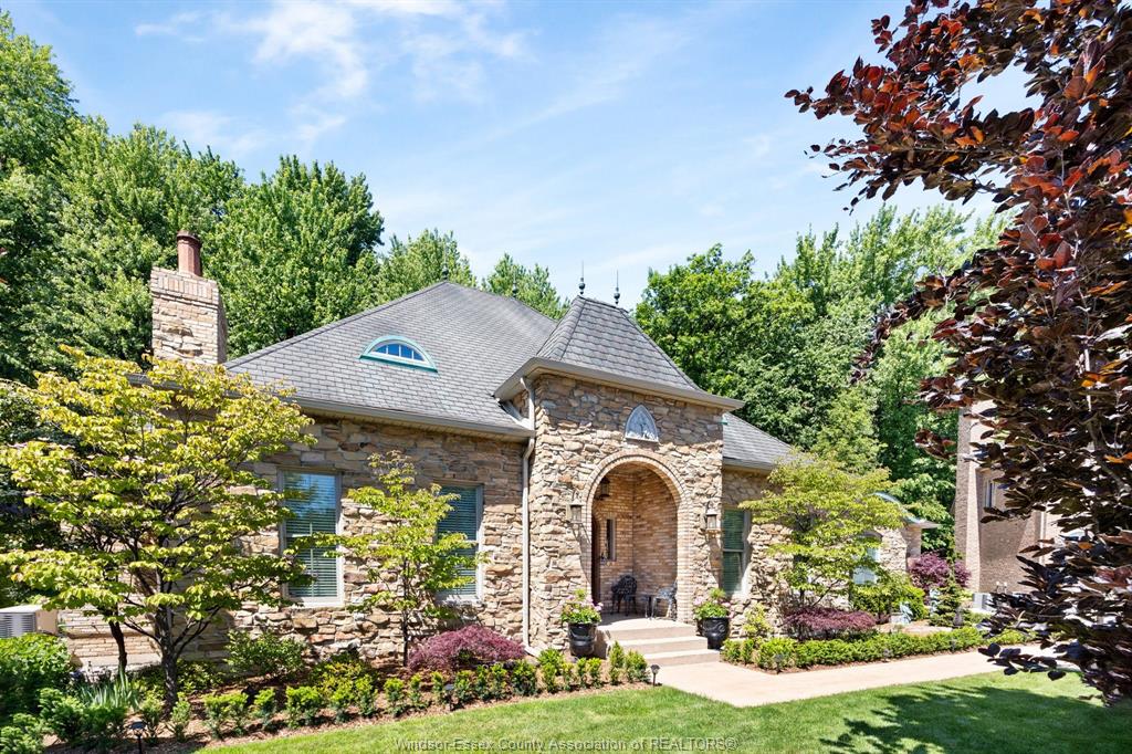 385 BEL AIR Circle